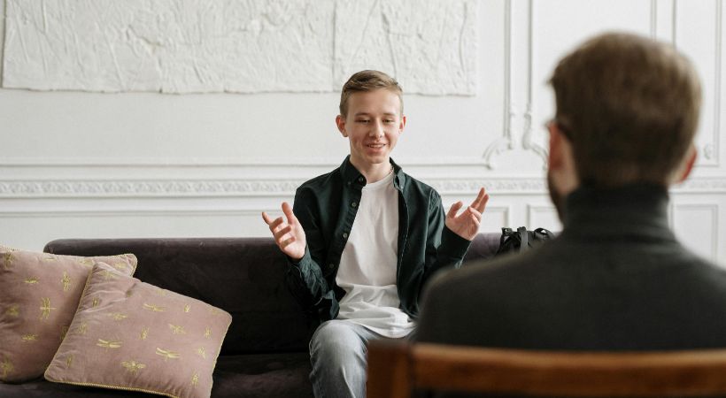 child confiding in therapist