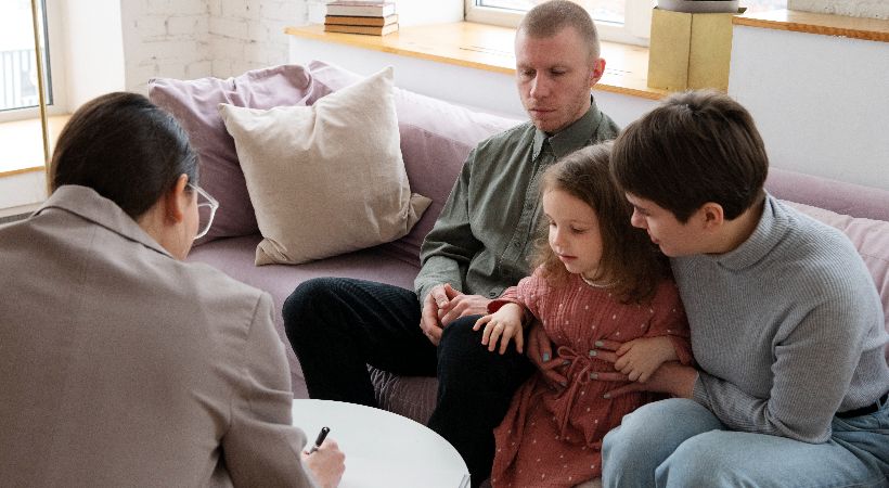 Adopted family meeting with psychology service